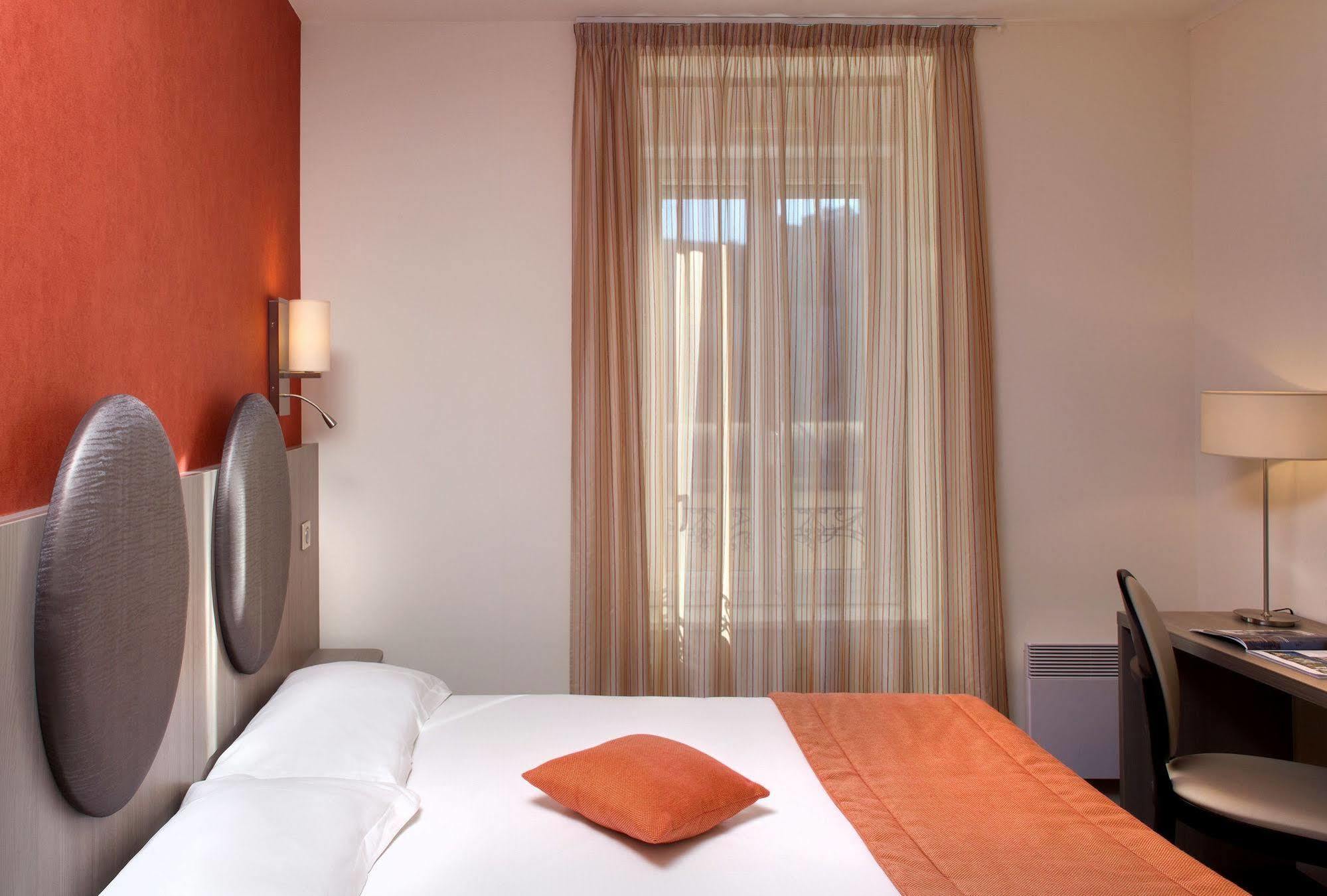 Hotel Arverna Vichy - Clt'Hotel Dış mekan fotoğraf